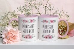 Tasse - Interessiert Mich Nicht - Blumig -Geschenke Tassen Store Doppelt InteressiertMichNicht 547953