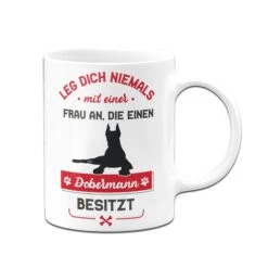 Tasse - Leg Dich Niemals Mit Einer Frau An, Die Einen Dobermann Besitzt 10 Tasse - Leg Dich Niemals Mit Einer Frau An, Die Einen Dobermann Besitzt -Geschenke Tassen Store Tasse Dobermann Hundebesitzerin02 623610