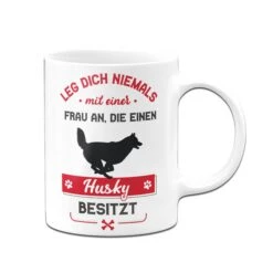 Tasse - Leg Dich Niemals Mit Einer Frau An, Die Einen Husky Besitzt -Geschenke Tassen Store Tasse Husky Hundebesitzerin02