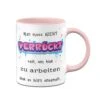 Tasse - Man Muss Nicht Verrückt Sein, Um Hier Zu Arbeiten -Geschenke Tassen Store Tasse Man muss nicht verruckt sein um hier zu arbeiten aber es hilft ungemein02 183608