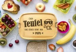 Brotdose - Einen Teufel Ohne Hörner Nennt Man Papa - Edelstahl Mit Bambusdeckel -Geschenke Tassen Store bild brotdose einen teufel ohne horner nennt man papa edelstahl mit bambusdeckel 350157