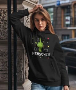 Hoodie - Grinch - Ich Hasse Menschen (Mittelfinger) 10 Hoodie - Grinch - Ich Hasse Menschen (Mittelfinger) -Geschenke Tassen Store bild hoodie grinch ich hasse menschen mittelfinger 419275