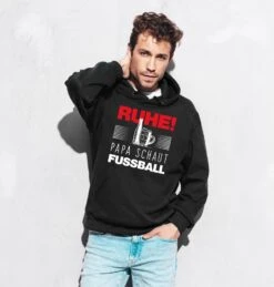 Hoodie - Ruhe! Papa Schaut Fussball -Geschenke Tassen Store bild hoodie ruhe papa schaut fussball 560380