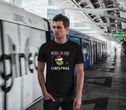 T-Shirt Herren - Grinch - Merry Fucking Christmas (Gesicht) -Geschenke Tassen Store bild t shirt herren grinch merry fucking christmas gesicht