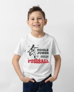 T-Shirt Kinder - Coole Jungs Spielen Fußball -Geschenke Tassen Store bild t shirt kinder coole jungs spielen fussball 999715