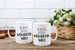 Tasse - Wir Sind Hier Nicht Bei Wünsch Dir Was! - Pure Statement 10 Tasse - Wir Sind Hier Nicht Bei Wünsch Dir Was! - Pure Statement -Geschenke Tassen Store bild tasse wir sind hier nicht bei wunsch dir was pure statement 687498